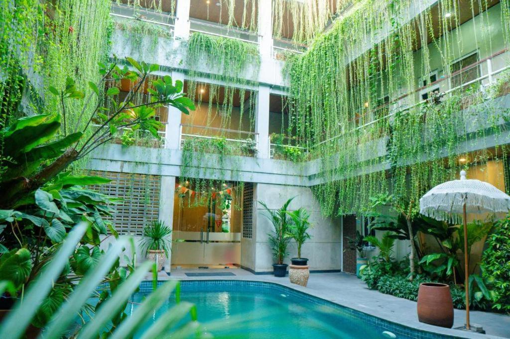 Koslo Yogyakarta Hotel Exterior photo